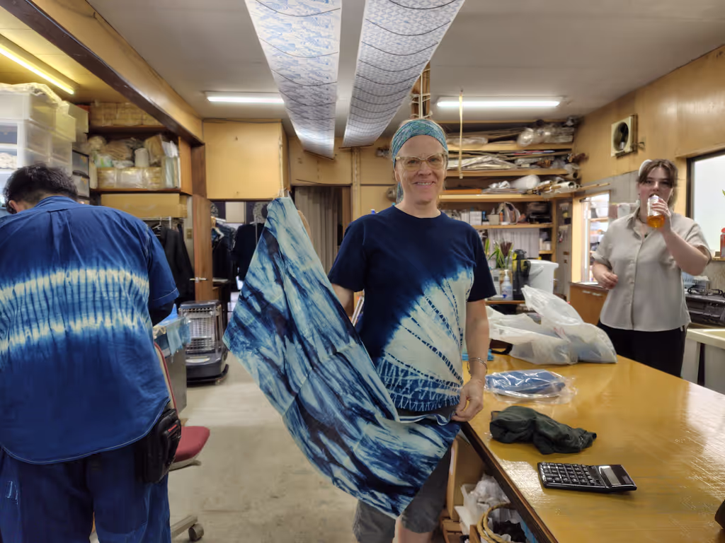 Shizuoka Private Tour - Beautiful stole dyed by the master