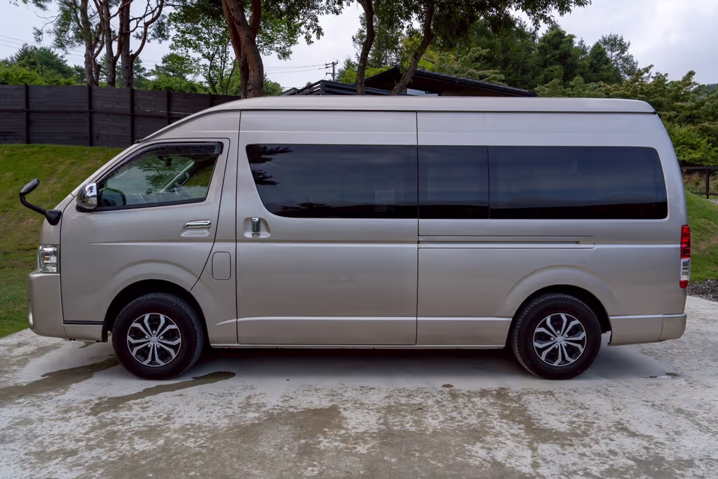 Hakone Private Tour - The car is clean and nice.