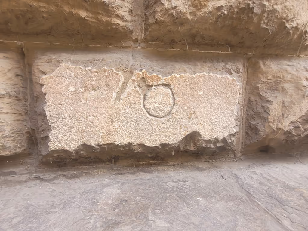 Florence Private Tour - Stone cutters marks on Medici Palace