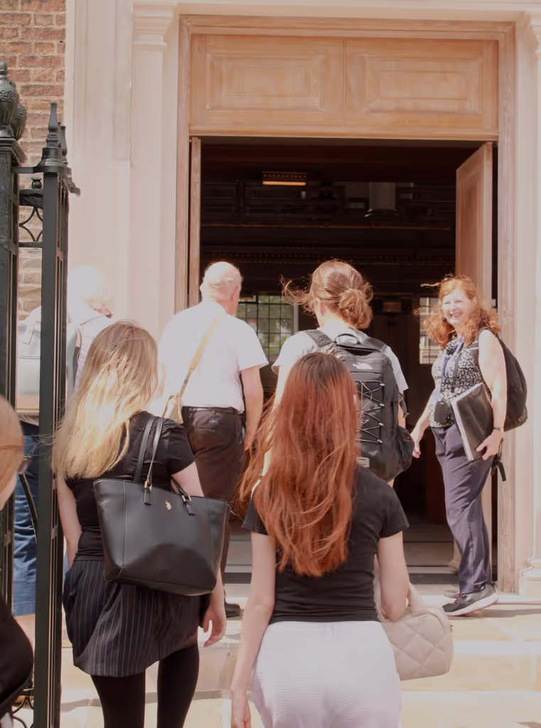 London Private Tour - Caroline on a family tour
