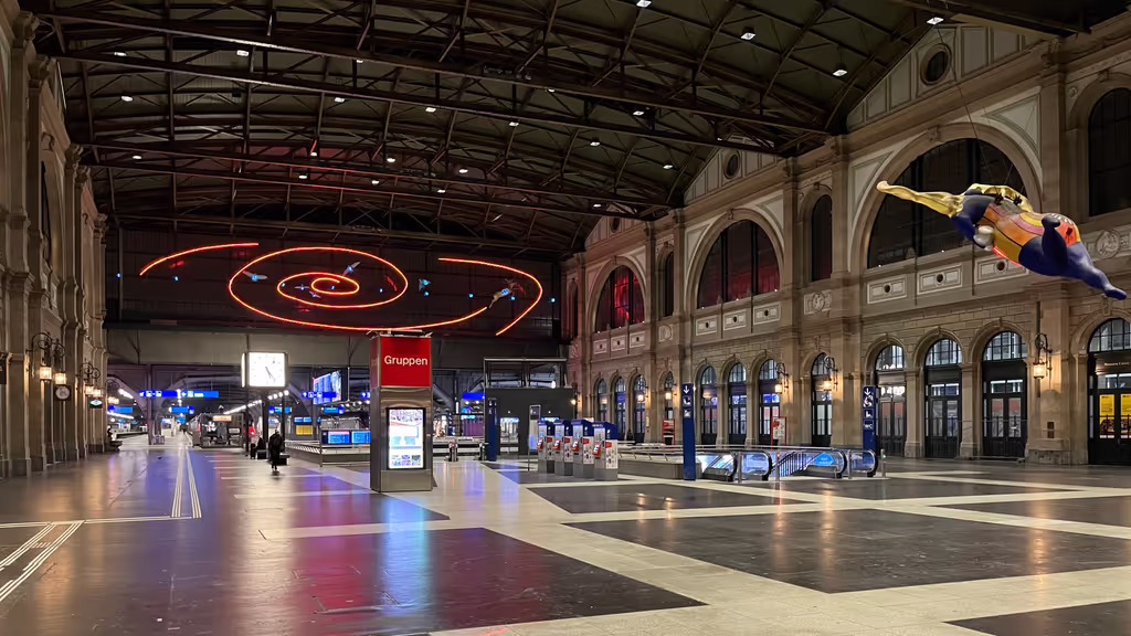 Zurich Private Tour - Old part of the station (hall), with the angel