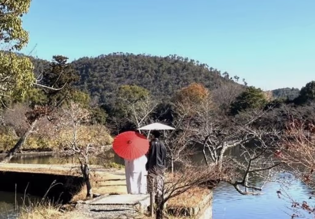 Kyoto Private Tour - Couple by pond
