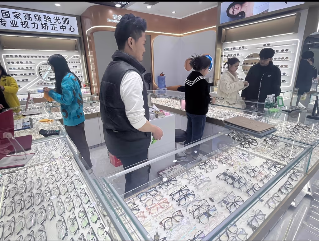 Shenzhen Private Tour - Glasses wholesale market