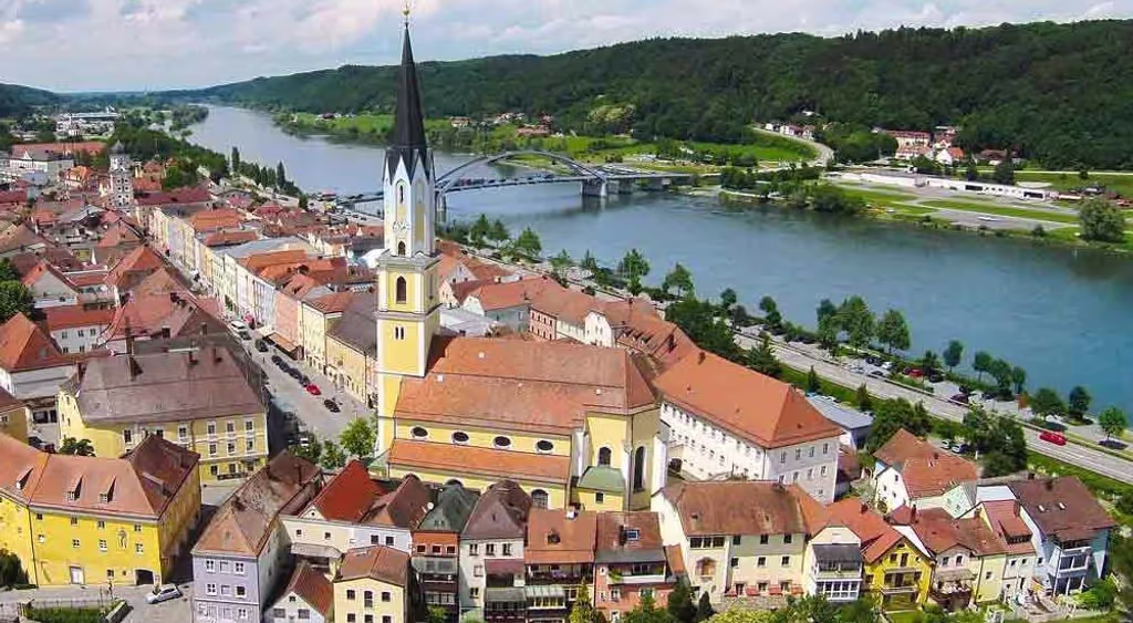 Prague Private Tour - Famous for the traditional Danube Festival.