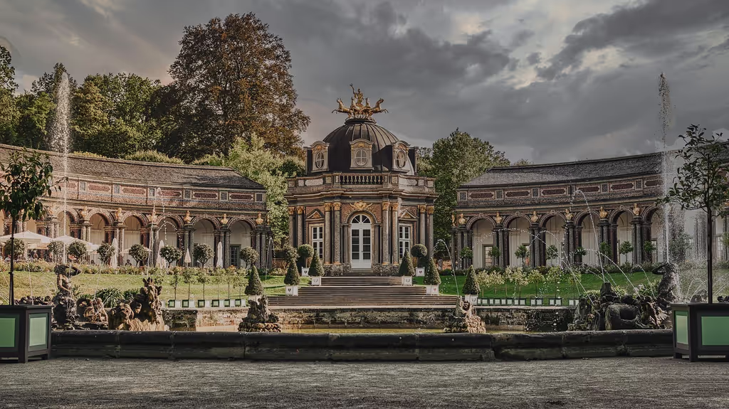 Karlovy Vary Private Tour - Historic center mixes tradition.