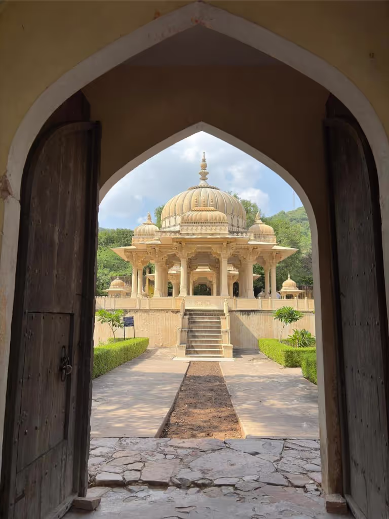 Jaipur Private Tour - Gaitor ki Chhatriyan