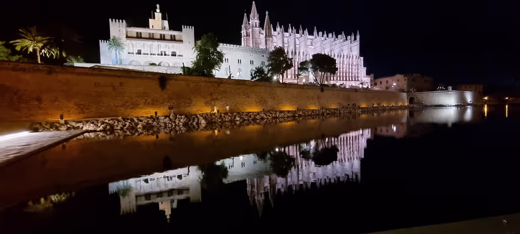Mallorca (Majorca) Private Tour - Royal almudaina palace and cathedral