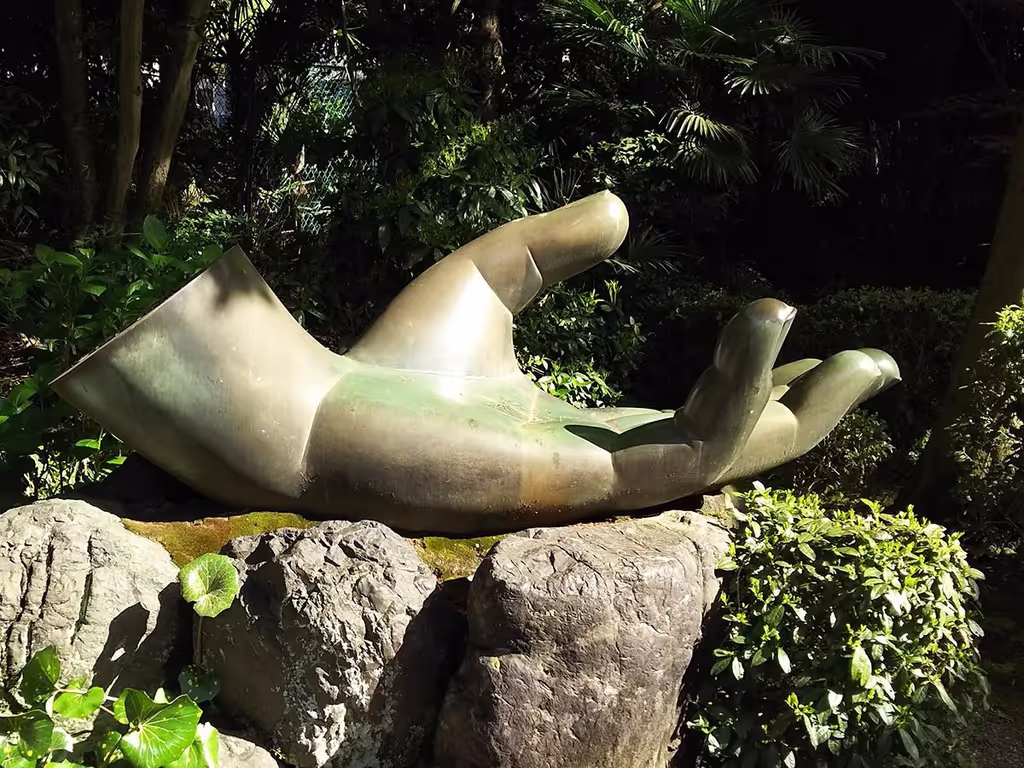 Nagoya Private Tour - Togan-ji, a misplaced giant hand