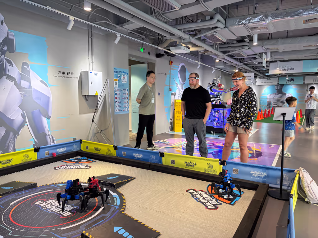 Shenzhen Private Tour - Brainwave control robot spider