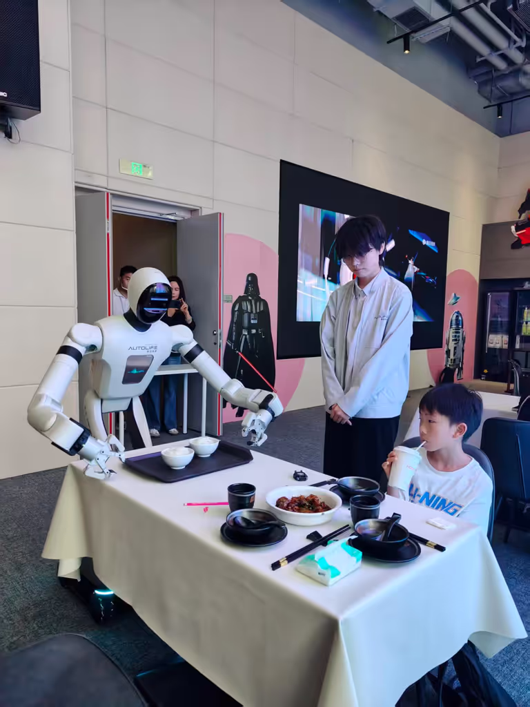 Shenzhen Private Tour - Robot-Served restaurant