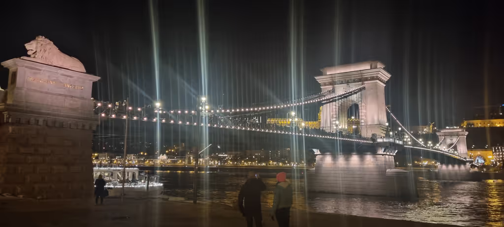 Budapest Private Tour - Chain bridge at night
