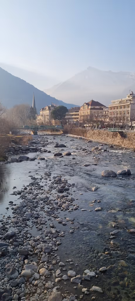 Budapest Private Tour - River next Salzburg