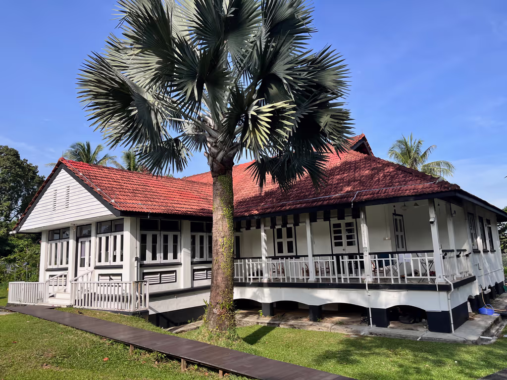 Singapore Private Tour - Colonial bungalow at Alexandra
