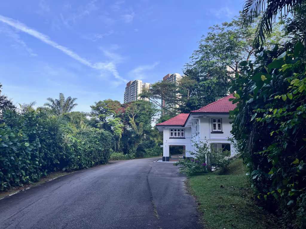 Singapore Private Tour - Stroll around Alexandra Park