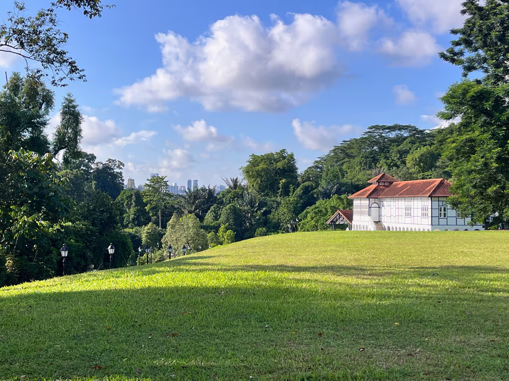 Singapore Private Tour - Black and White House in Botanic Gardens