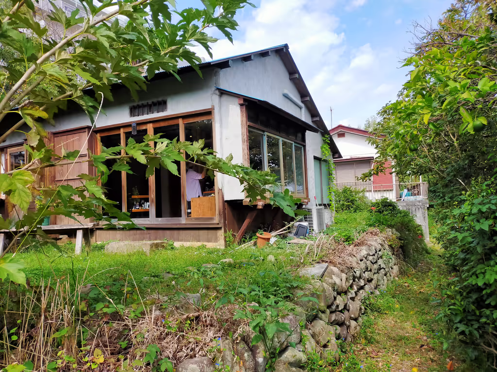 Kanagawa Private Tour - Manazuru Book and Hair (backyard)