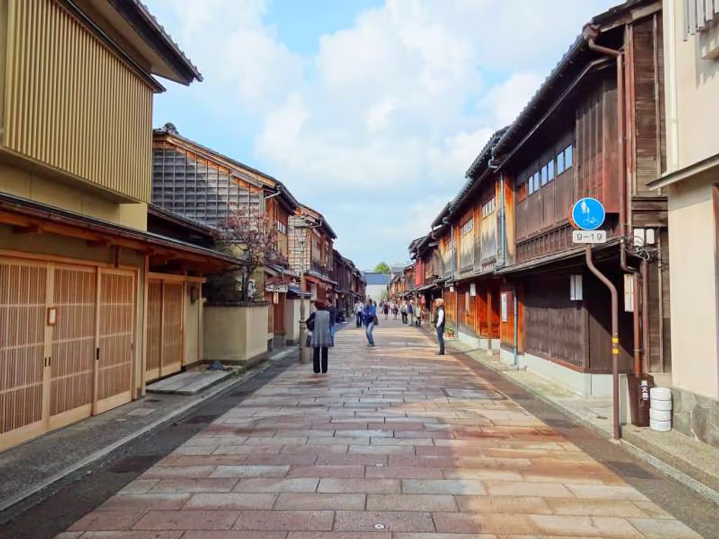 Kanazawa Private Tour - Higashichayagai, Important Traditional Building Group Conservation Area