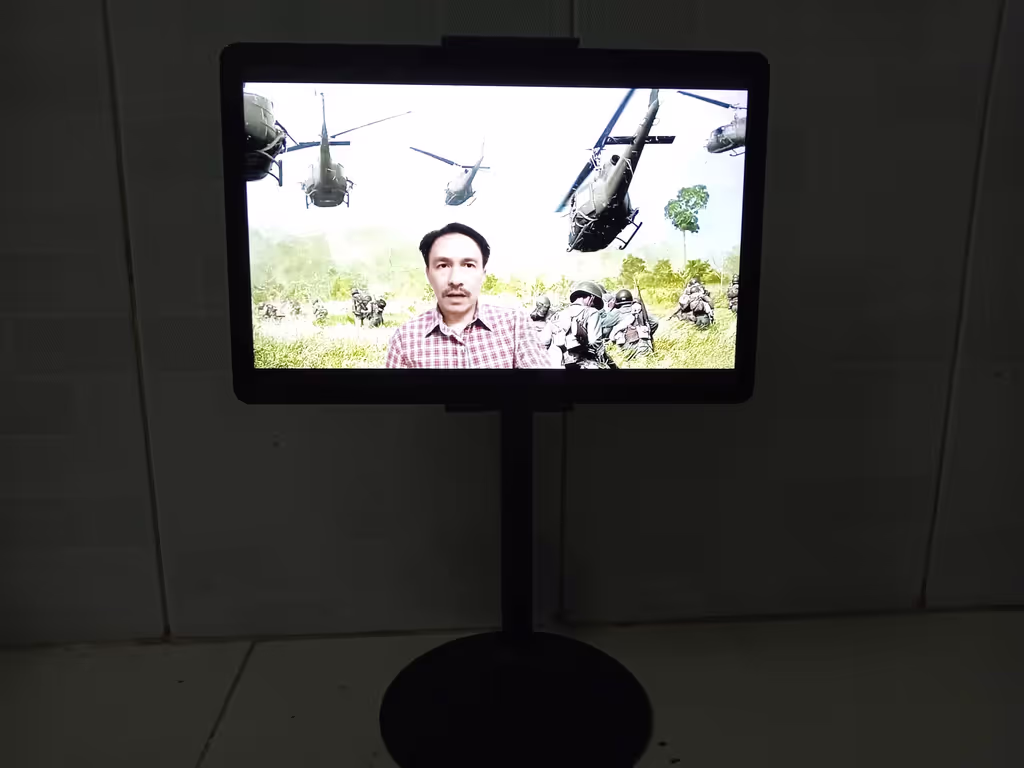 Ho Chi Minh Private Tour - let my tablet telling you the Vietnam war