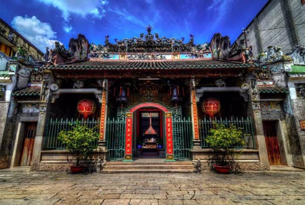 Ho Chi Minh Private Tour - the Old Temple