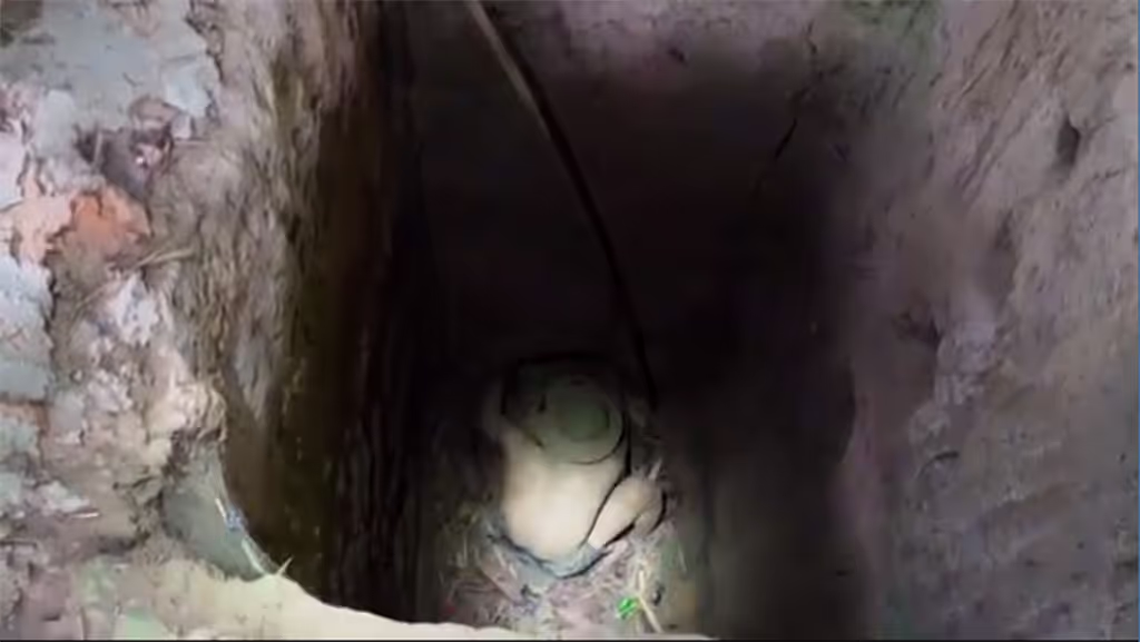 Ho Chi Minh Private Tour - Viet Cong's digging the tunnels