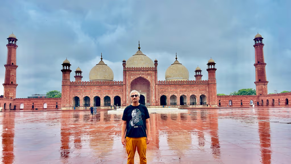 Islamabad Private Tour - Badshahi Mosque