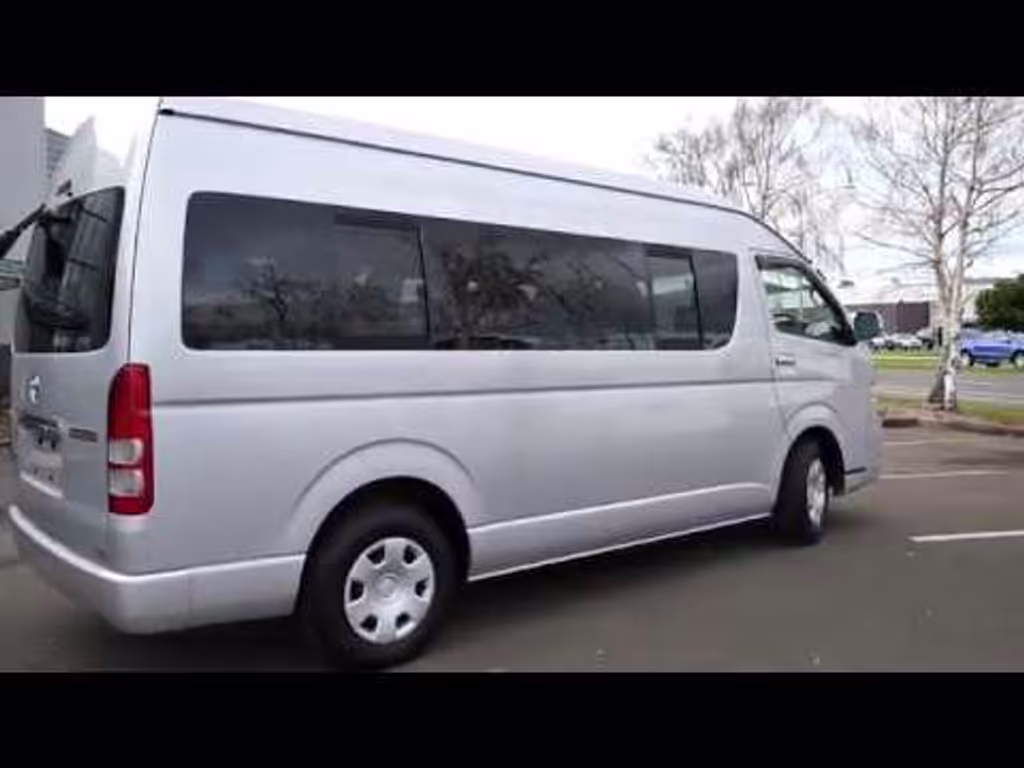 Islamabad Private Tour - 3–8 Pax: Toyota Grand Cabin