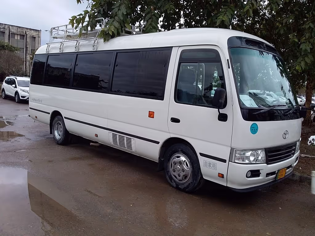 Islamabad Private Tour - 9–15 Pax: Toyota Coaster Saloon