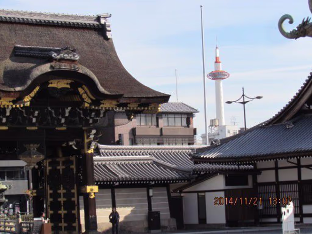Kyoto Private Tour - Kara mon gate and Kyoto Tower at Nishi Hionganji Temple