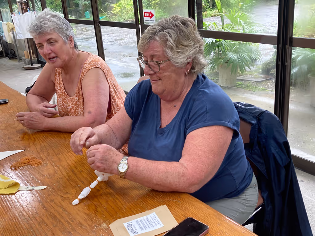 Kagoshima Private Tour - Creating patterns with rubber bands