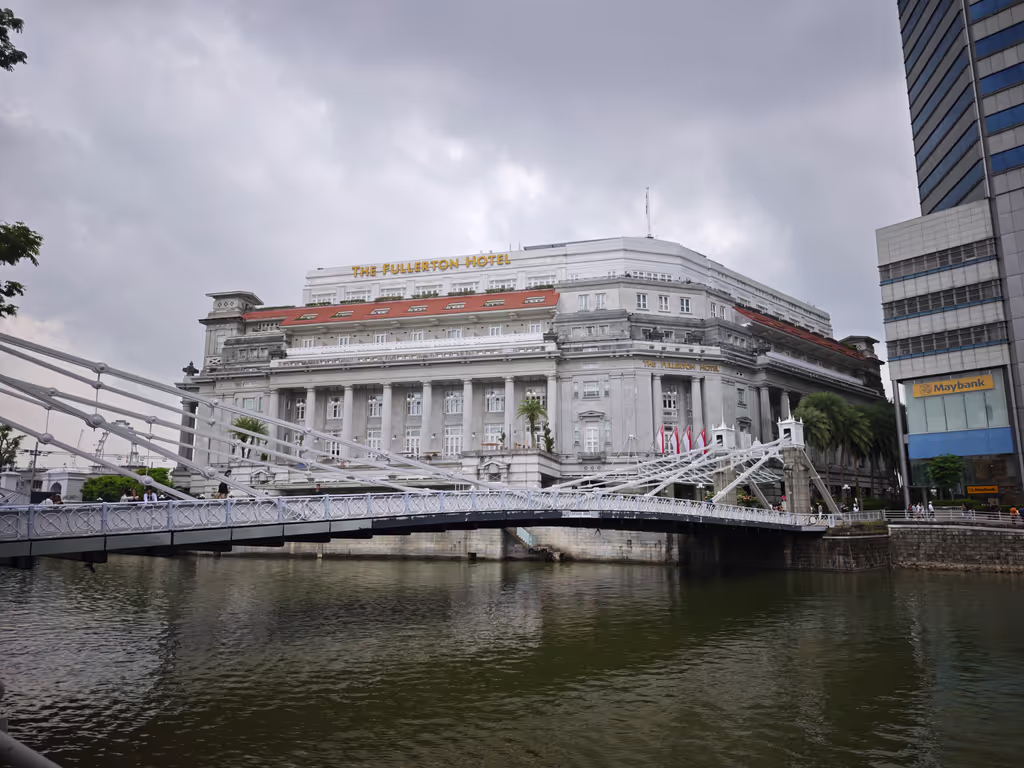 Singapore Private Tour - Fullerton Hotel