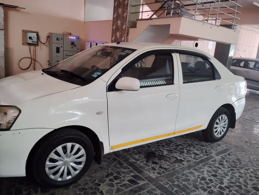 Chennai Private Tour - Car used for tour