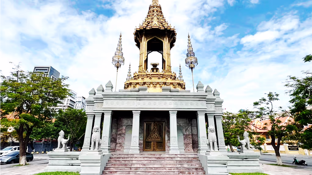 Phnom Penh Private Tour - Constitutional Monument  Symbol of Peace and Unity