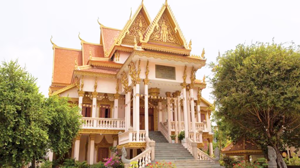 Phnom Penh Private Tour - Wat Langka Pagoda