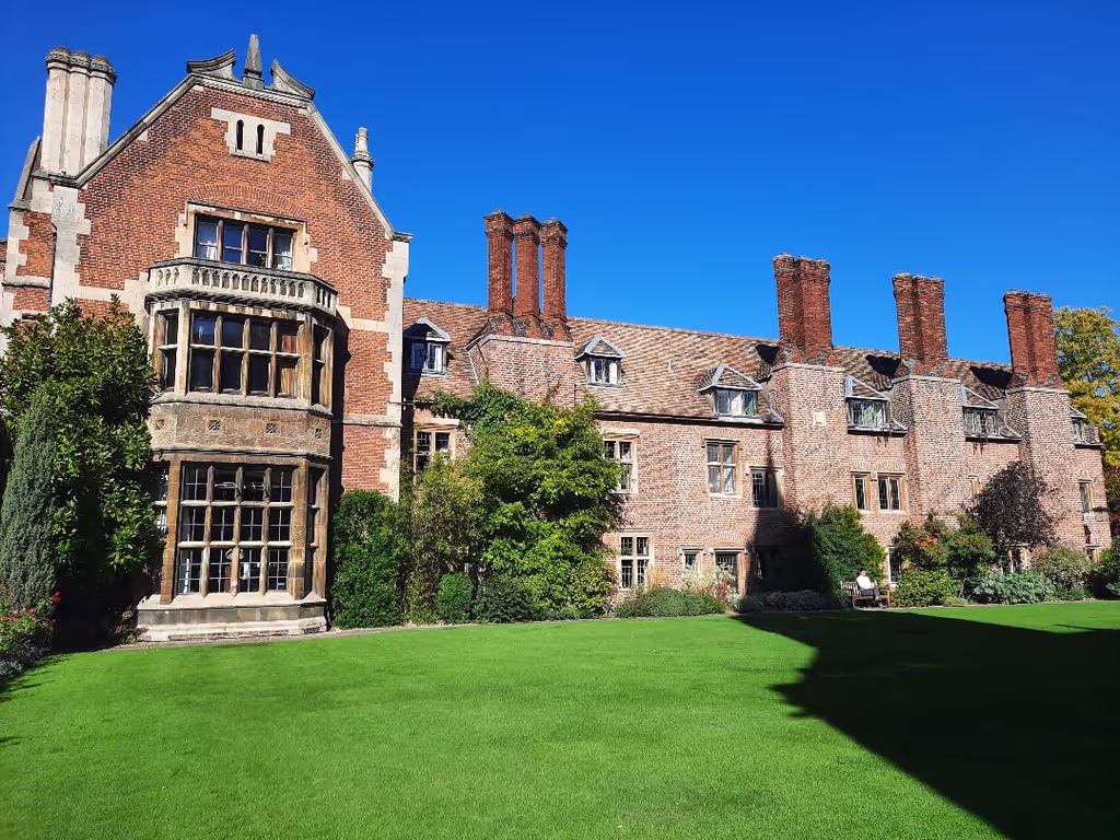 Cambridge Private Tour - Pembroke Fellows Rooms