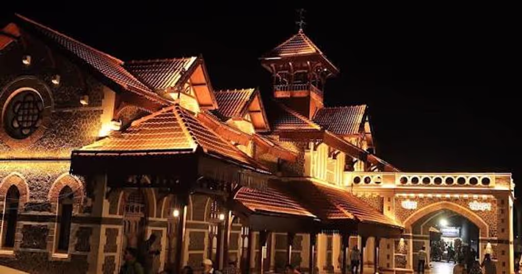 Mumbai Private Tour - Iconic Railway station of Mumbai