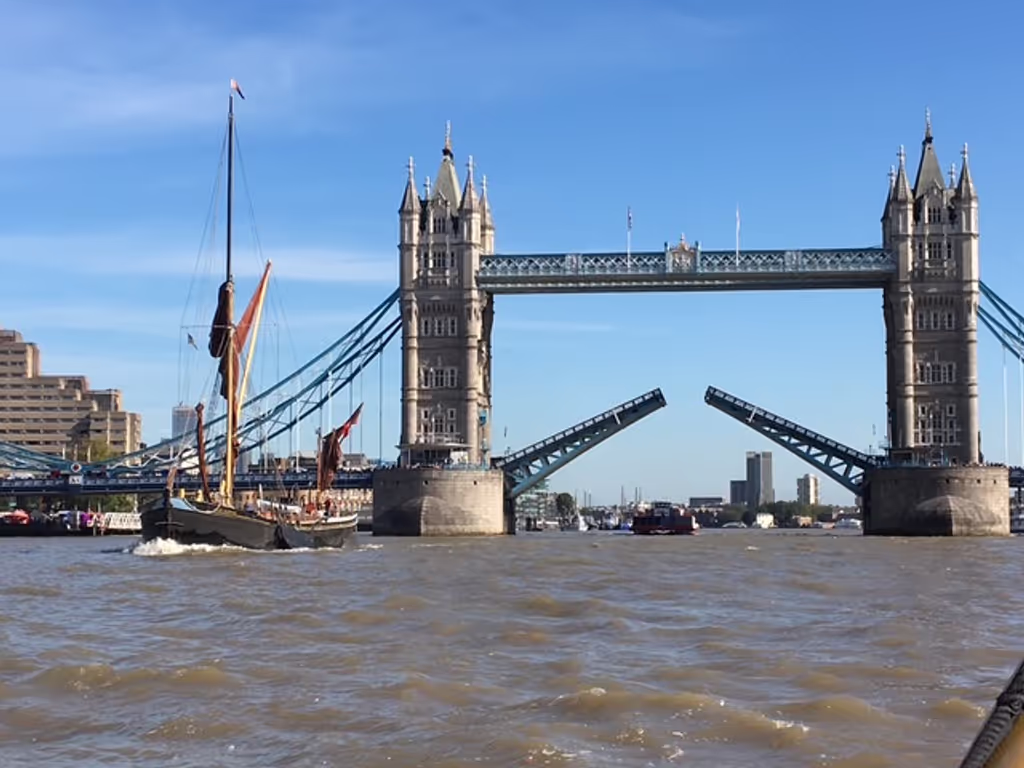 London Private Tour - The icon Tower Bridge over the Thames