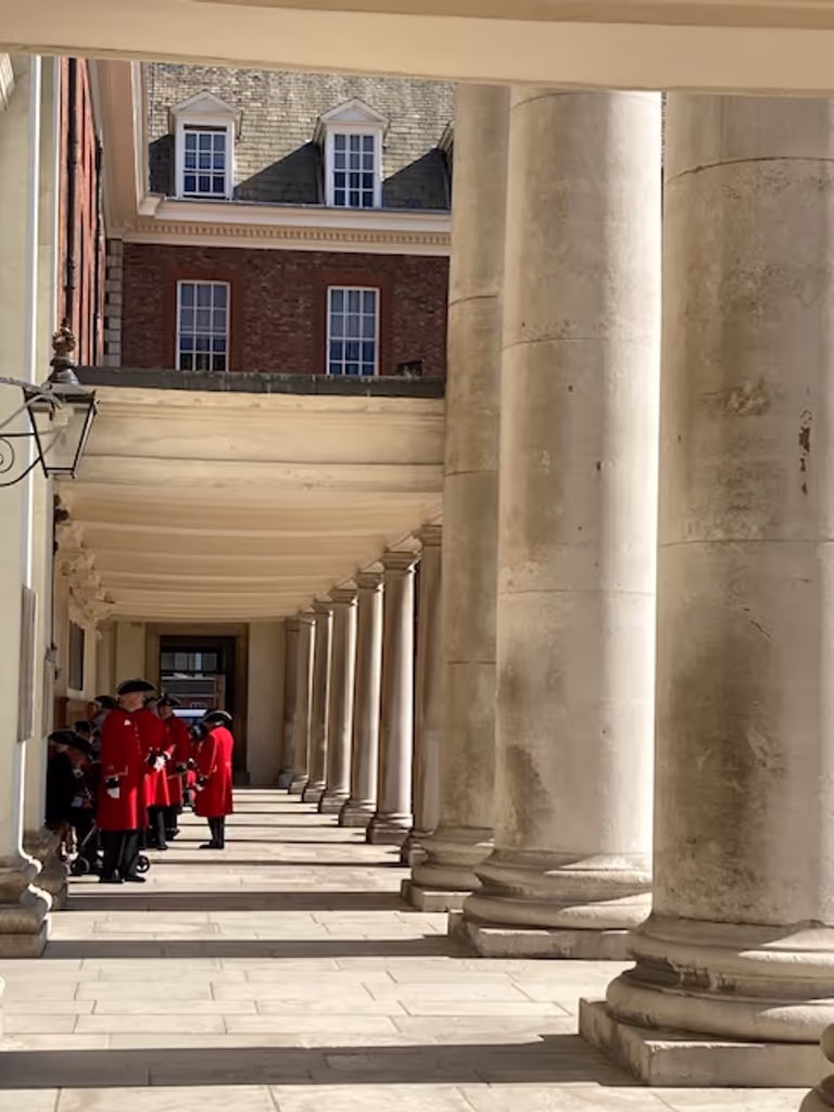 London Private Tour - Chelsea Pensioners at home