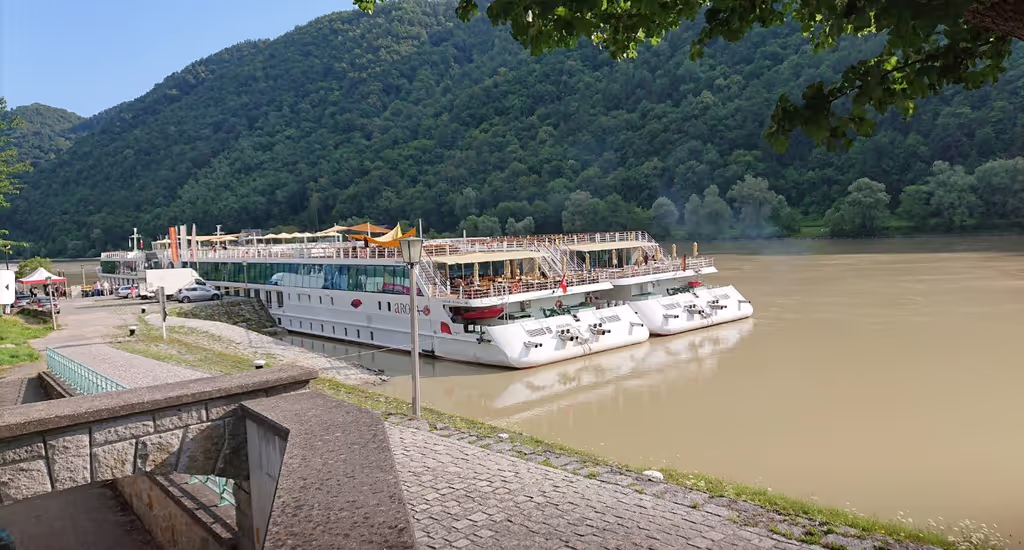 Prague Private Tour - Engelhartszell river port