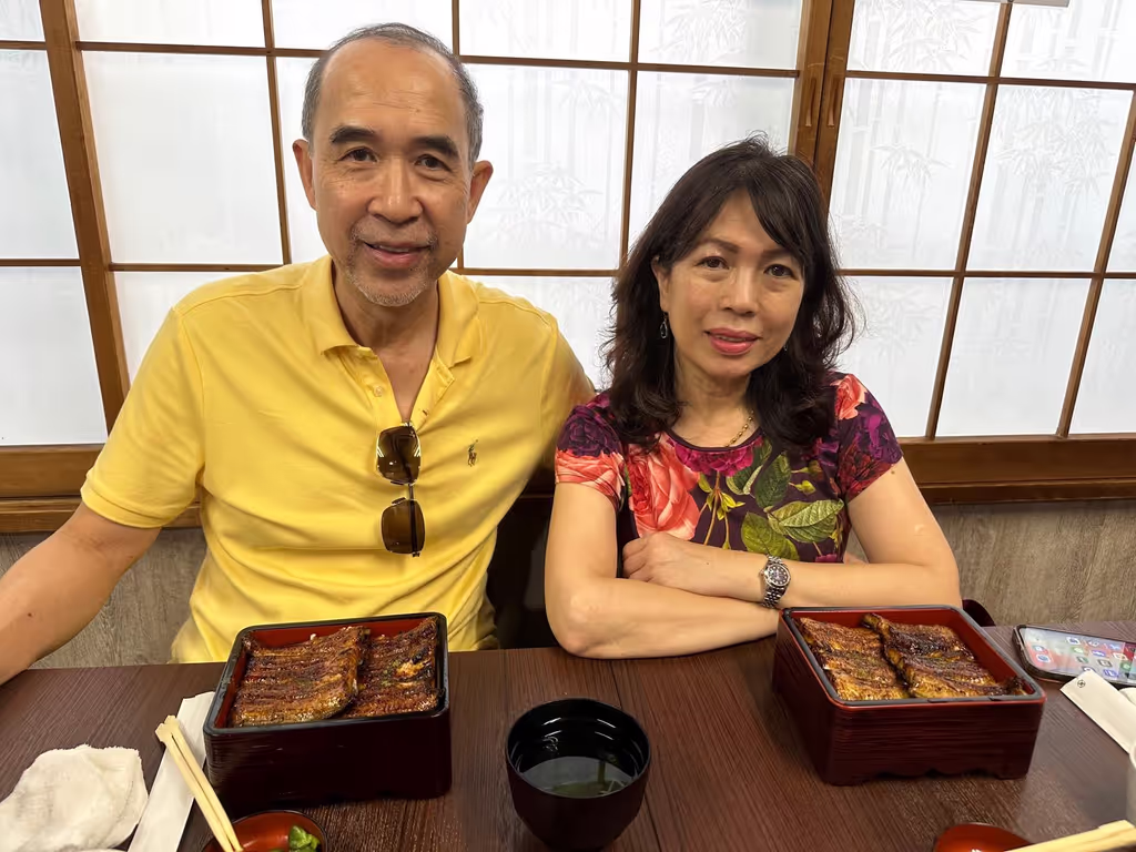 Tokyo Private Tour - American Chinese Customer Enjoying Grilled Eel