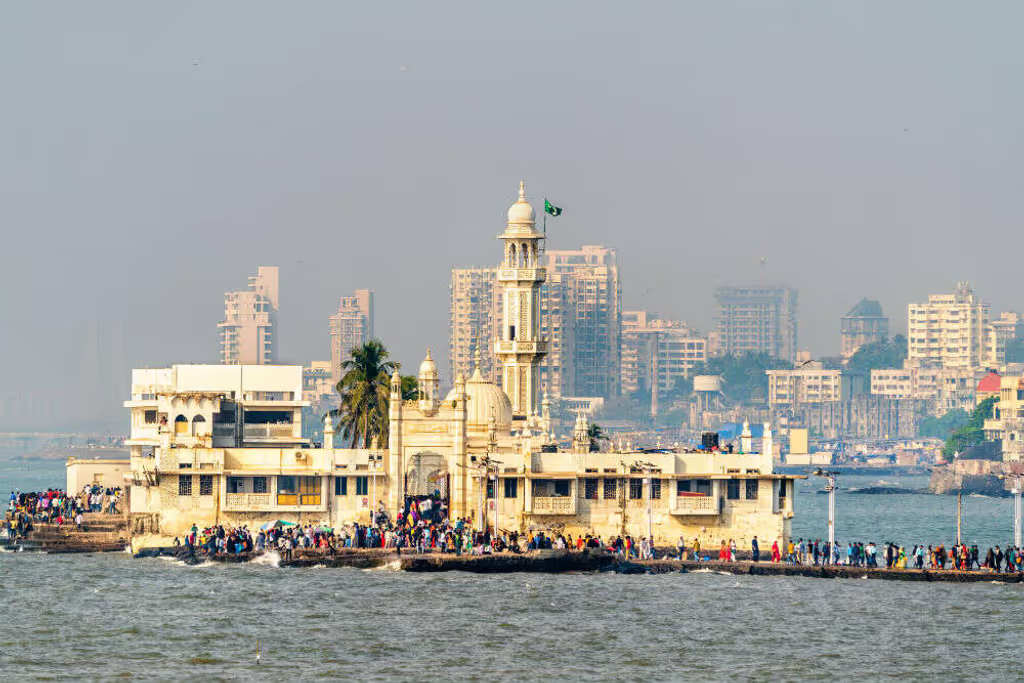 Mumbai Private Tour - Baba Haji Ali shrine