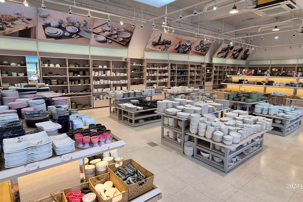 Gyeonggi Private Tour - Ceramic Museum