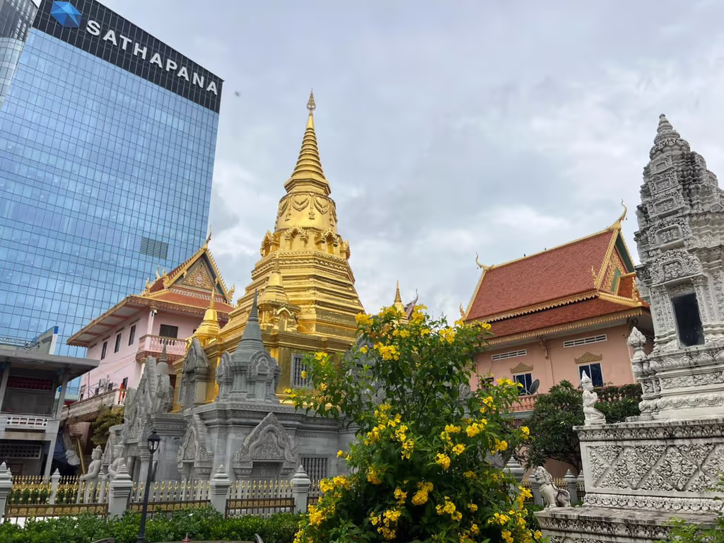 Phnom Penh Private Tour - Golden Temple Stupa