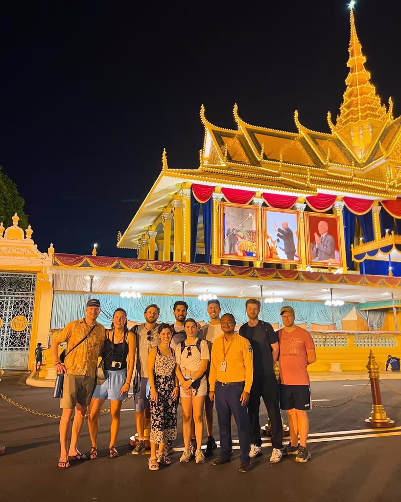 Phnom Penh Private Tour - Night vibes at the Royal Palace