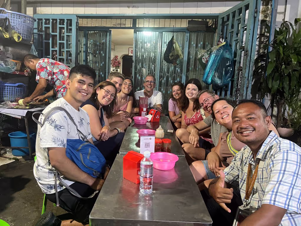 Phnom Penh Private Tour - Street food night with amazing friends
