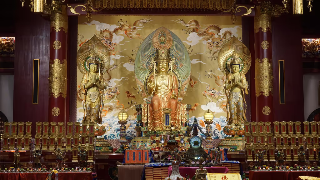 Singapore Private Tour - Chinese temple deities