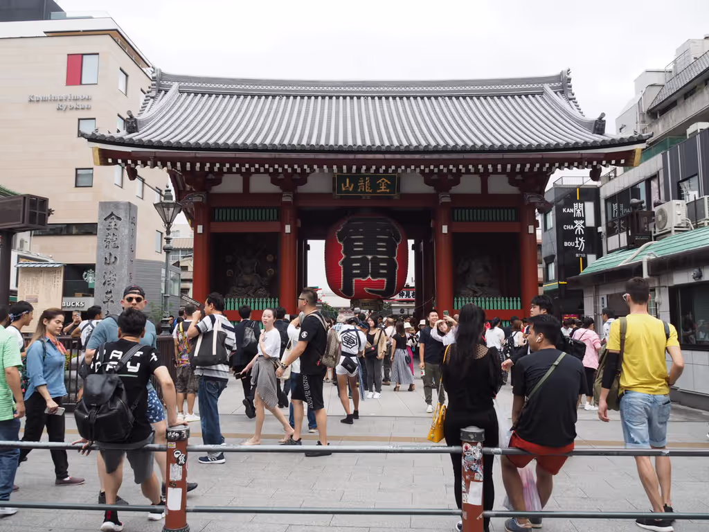 Tokyo Private Tour - Kaminarimon Gate, the entrance of Senso-ji Temple