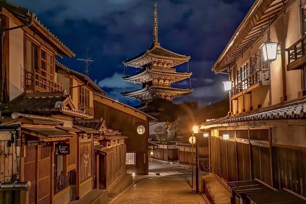 Kyoto Private Tour - Gaisha District night view