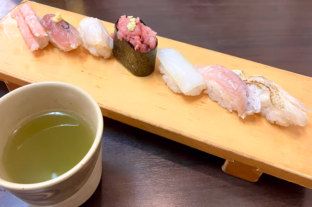 Kanazawa Private Tour - Sushi at Omicho Market