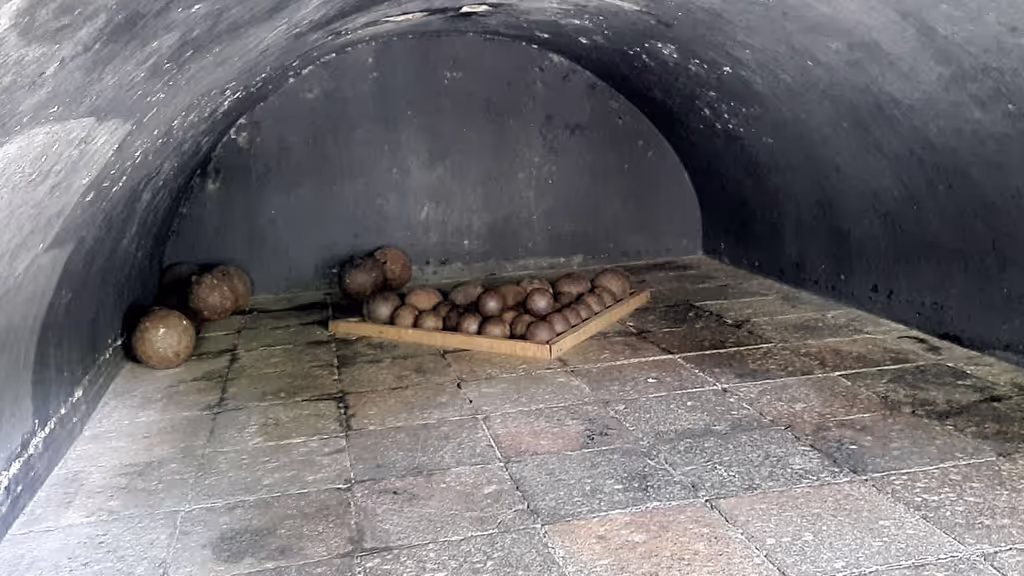 Jakarta Private Tour - Underground Cell