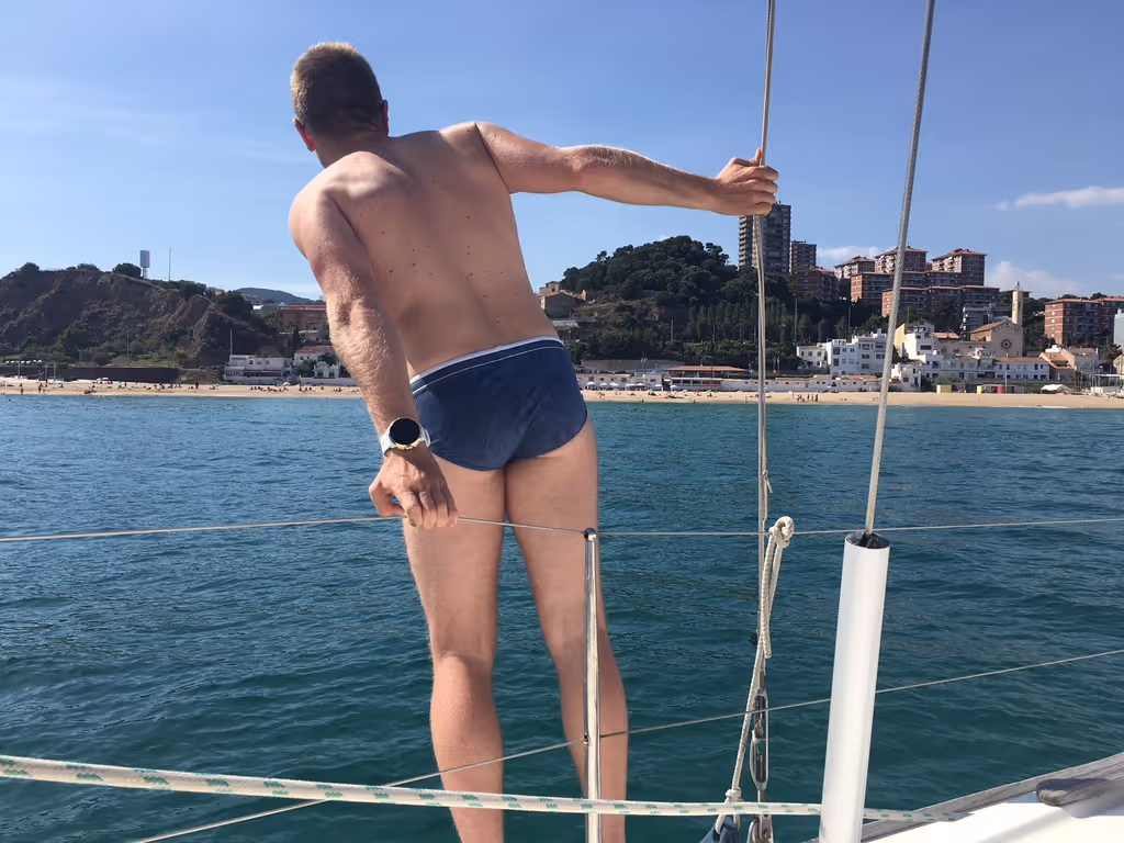 Barcelona Private Tour - jumping into the water
